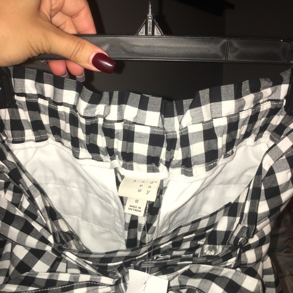 NEW PLAID SHORTS - Picture 3 of 3